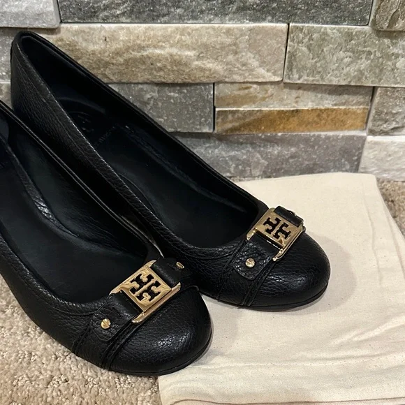 Tory Burch Natalya Pebbled Leather Black Pumps Wedges Size 5.5 - Picture 6 of 7